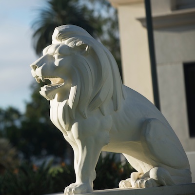 Lion statue on LMU campus